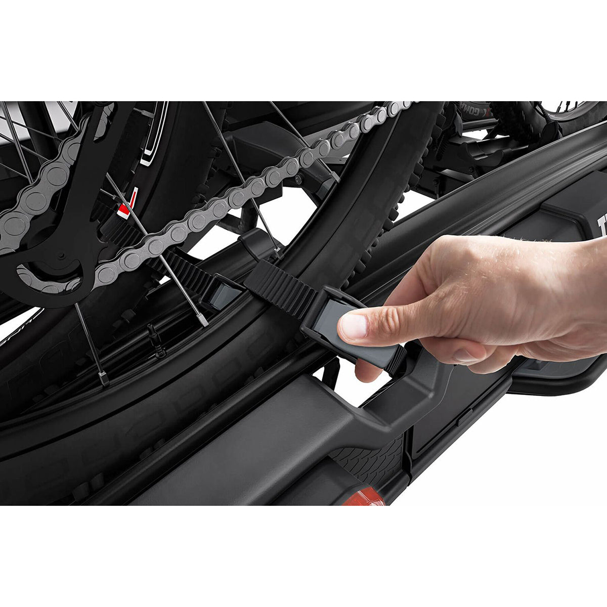 Suport  pentru 3 biciclete Thule VeloSpace 939 XT3 cu prindere pe carligul de remorcare (13pini) Negru