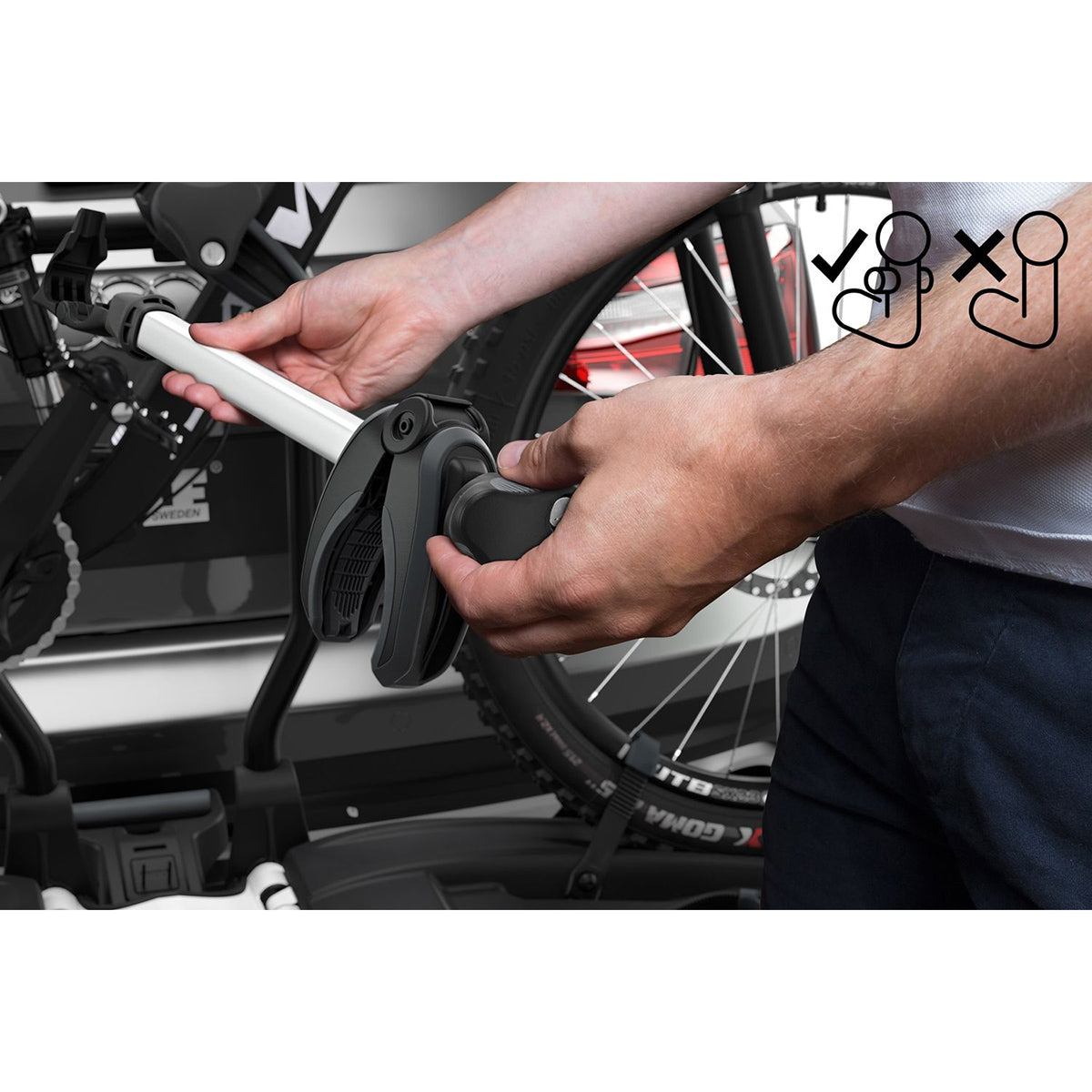 Suport biciclete Thule EasyFold XTF 2 cu prindere pe carligul de remorcare (13 pini) - pentru 2 biciclete